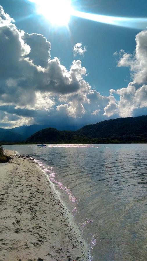 Genesis Beach Hostel! Quartos Compartilhados E Privativos Na Pinheira 帕罗卡 外观 照片